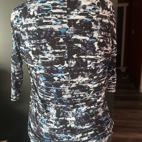 **3 for $15**Mercer & Madison Black and Blue Graphic 3/4 Sleeve Blouse - Picture 3 of 4